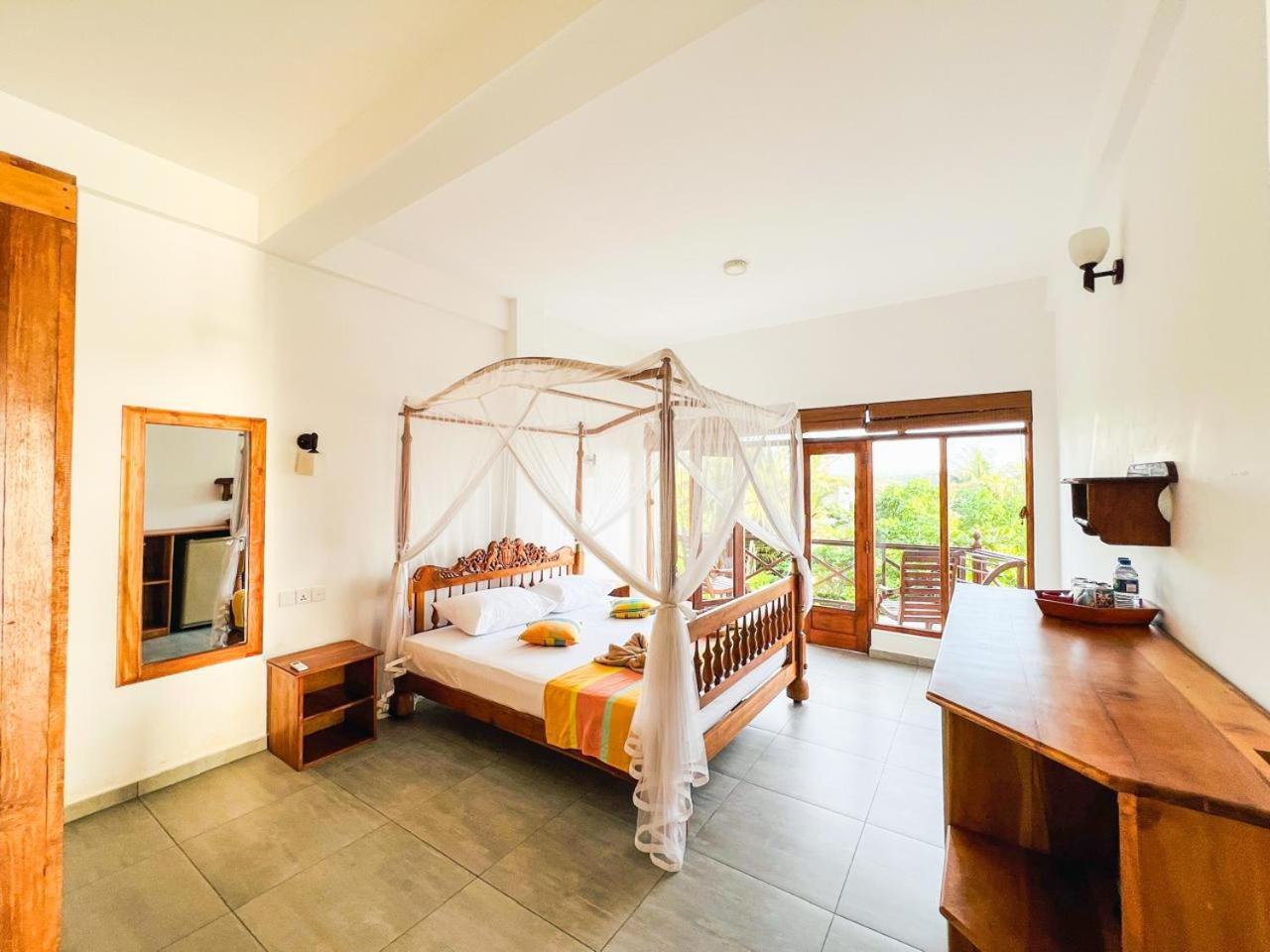Hotel Twenty-Two Weligambay Weligama Esterno foto